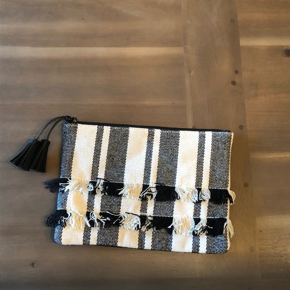 Old Navy Handbags - Old Navy Plaid Ruffled Clutch NWOT Old Navy Handbags - Old Navy Plaid Ruffled Clutch NWOT